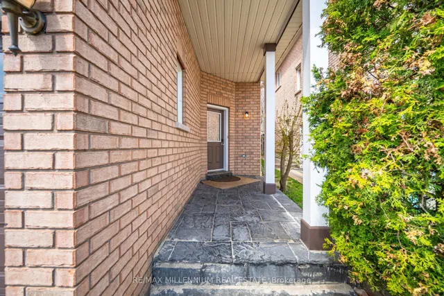 Additional image 2 of 961 Knotty Pine Grve