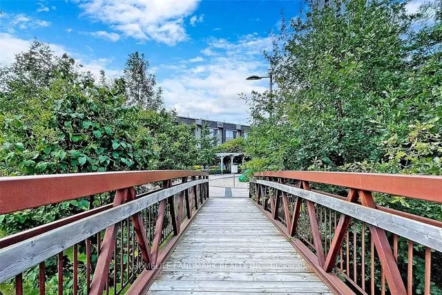 Additional image 29 of 255 Village Green Sq Unit 1803