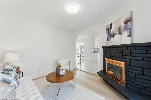 Additional image 22 of 90 Euclid Ave