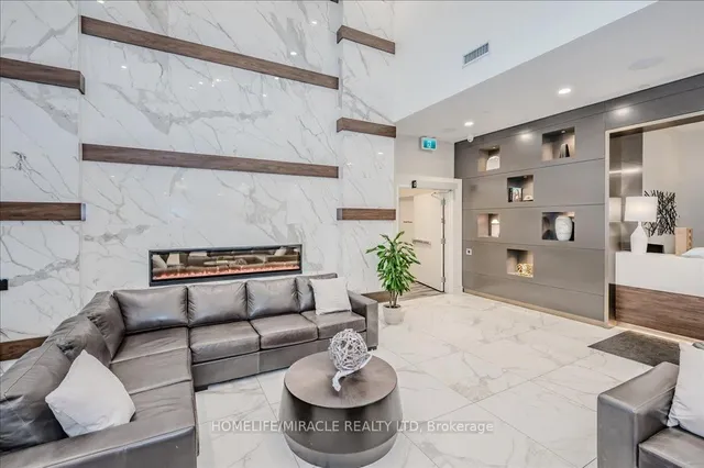 Additional image 3 of 1050 Main St Unit 819