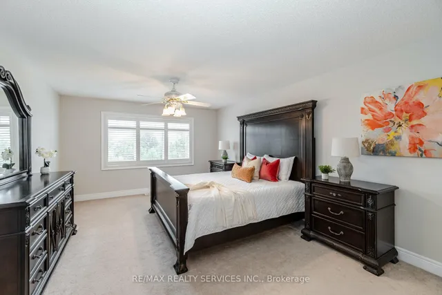 Additional image 24 of 32 Radial St