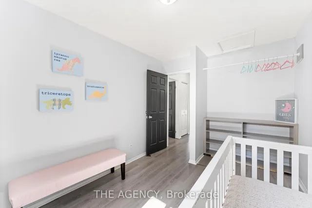 Additional image 19 of 35 McMullen Cres Unit 35