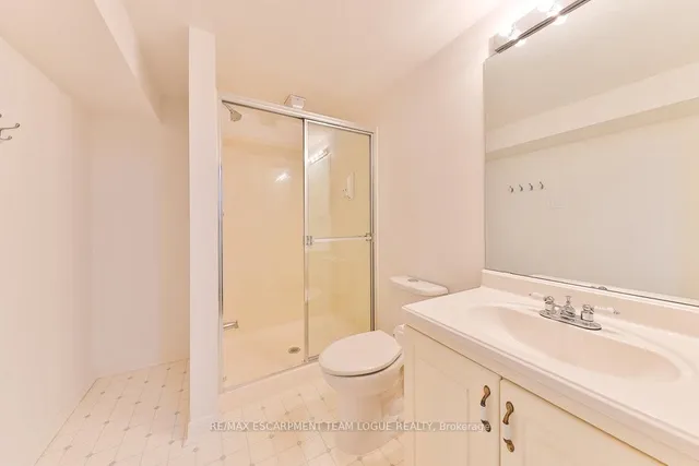 Additional image 37 of 2145 Country Club Dr Unit 13