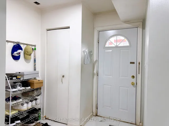 Additional image 4 of 2901 Jane St Unit 101