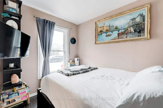 Additional image 19 of 89 Albany Ave