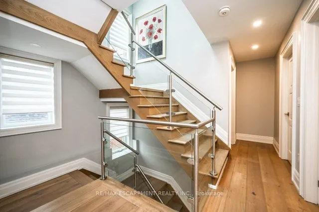 Additional image 15 of 820 Cosburn Ave