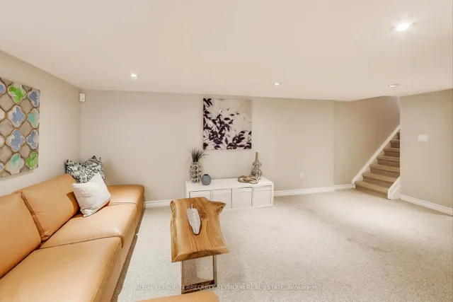 Additional image 27 of 351 Roehampton Ave