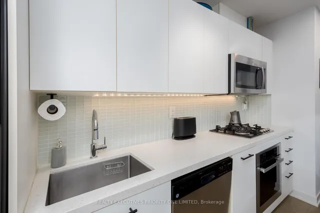 Additional image 8 of 39 Brant St Unit 309