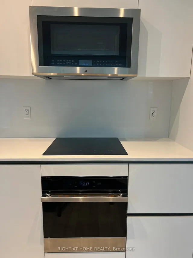 Additional image 12 of 327 King St Unit 1703