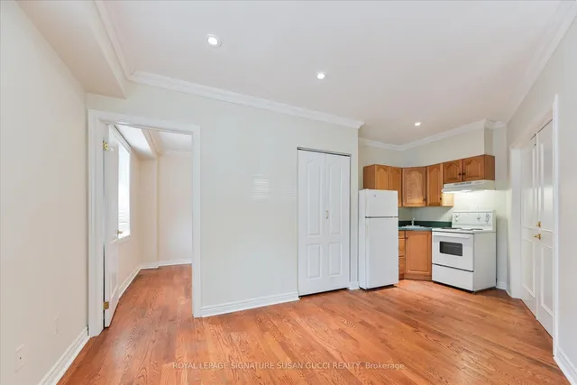 Additional image 7 of 454 Donlands Ave