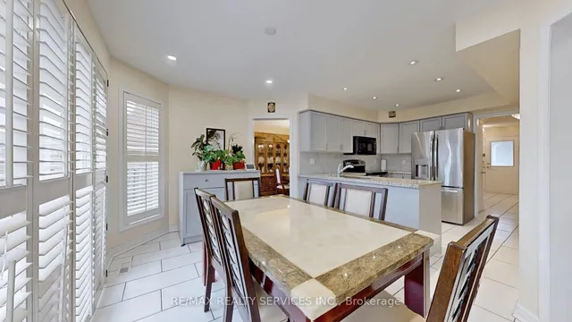 Additional image 20 of 87 Sprucelands Ave