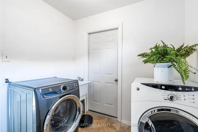 Additional image 22 of 2399 MALCOLM Cres