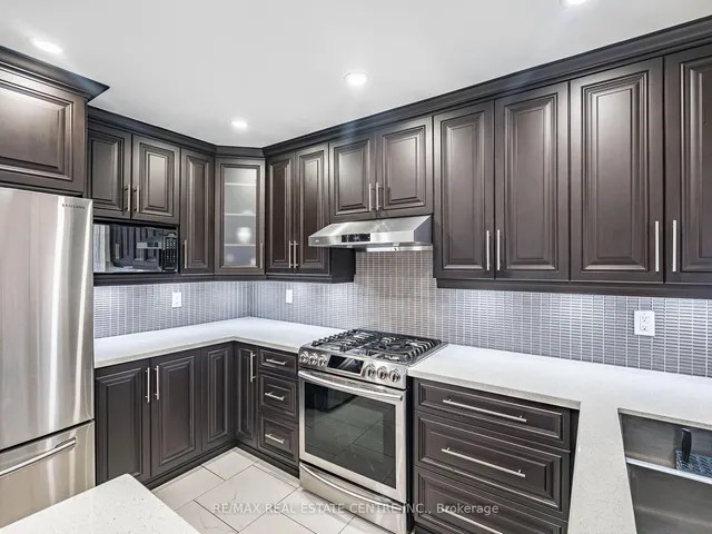 Additional image 14 of 4 Lord Simcoe Dr