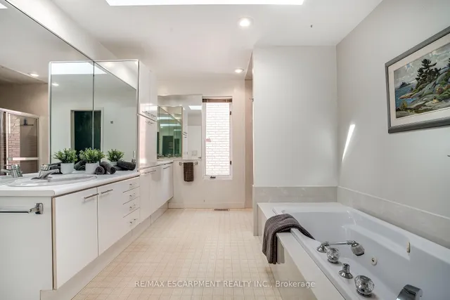 Additional image 33 of 65 Golfview Cres