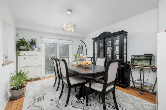 Additional image 10 of 77 Warwick Castle Crt