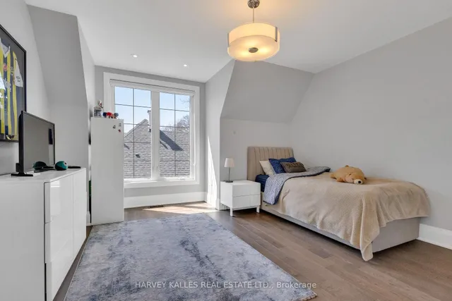 Additional image 38 of 1256 Avenue Rd