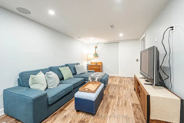 Additional image 29 of 2113 Keele St