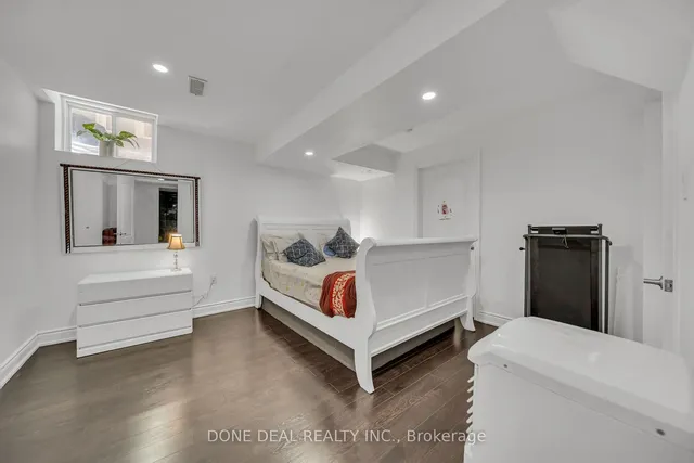 Additional image 44 of 10 Lola Cres