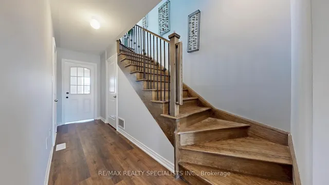 Additional image 35 of 6 QUEENPOST Dr