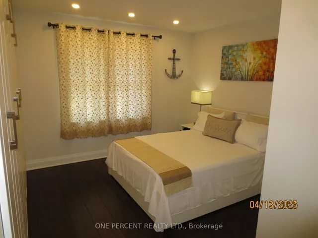 Additional image 15 of 39 Decarie Circ