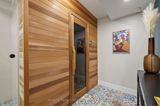 Additional image 40 of 533 Falconridge Cres