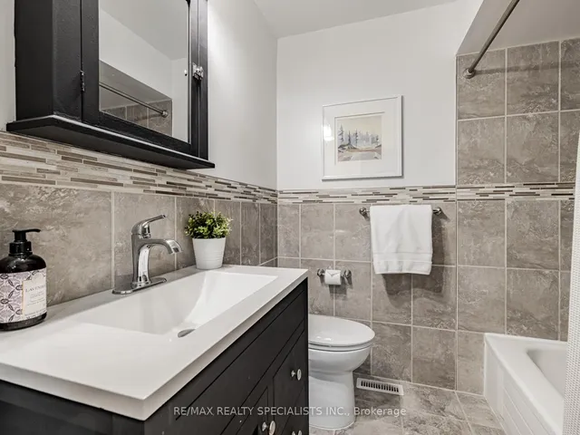 Additional image 38 of 2055 WALKERS Line Unit 227