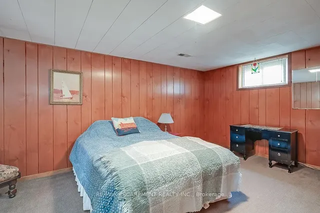 Additional image 31 of 327 Strathcona Dr