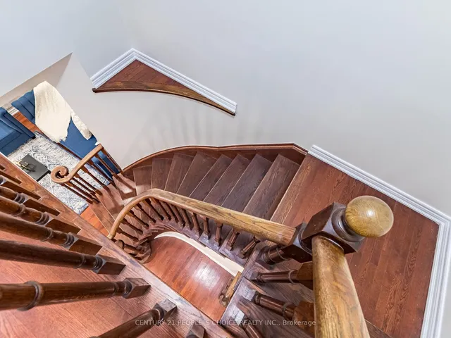 Additional image 21 of 74 Crystalview Cres