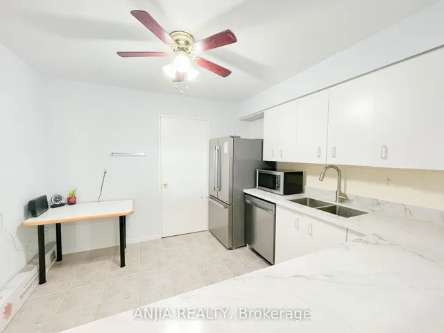 Additional image 20 of 15 Sewells Rd Unit PH3