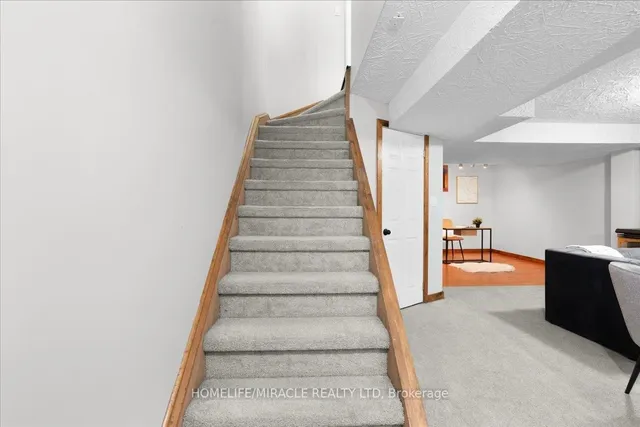 Additional image 27 of 102 Northmanor Cres