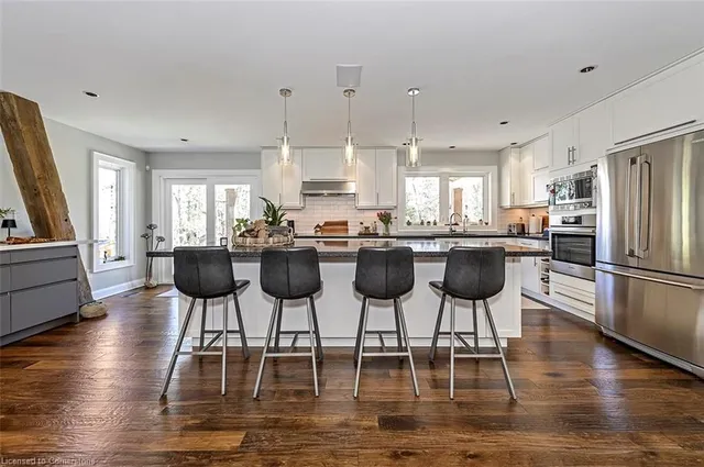 Additional image 5 of 8495 Appleby Line