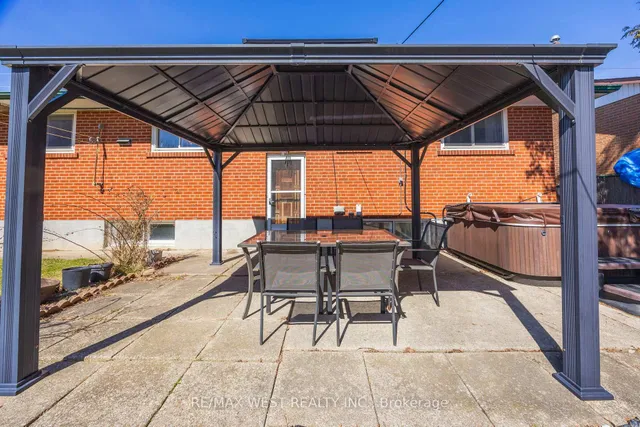 Additional image 36 of 588 Hyacinthe Blvd