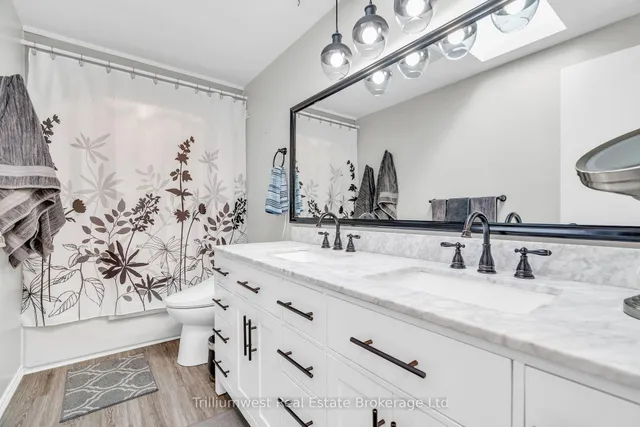 Additional image 30 of 121 Martinglen Cres