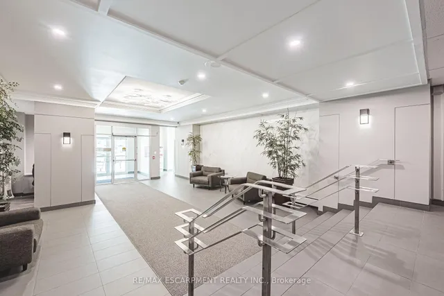 Additional image 21 of 975 WARWICK Crt Unit 706