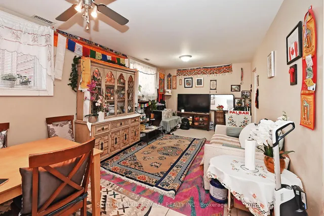 Additional image 22 of 555 Royal York Rd