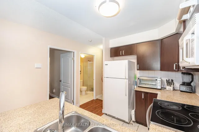 Additional image 11 of 7405 Goreway Dr Unit 212