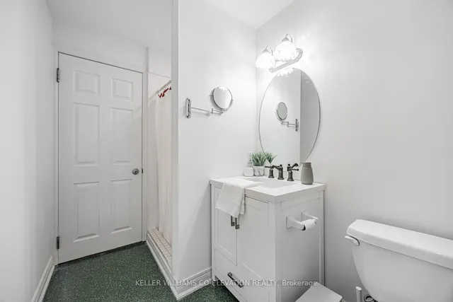 Additional image 29 of 20 Niagara St Unit 202