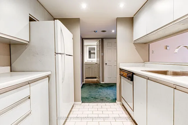 Additional image 5 of 705 King St Unit 405