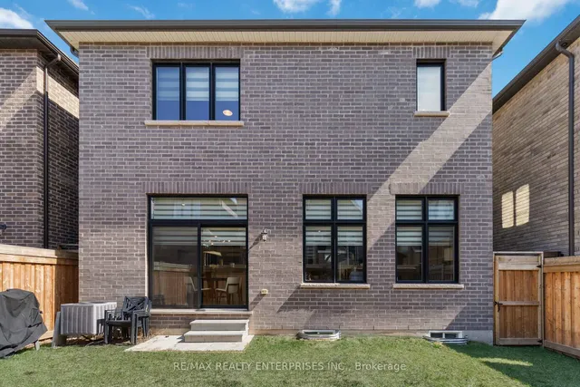 Additional image 47 of 1437 Lakeport Cres