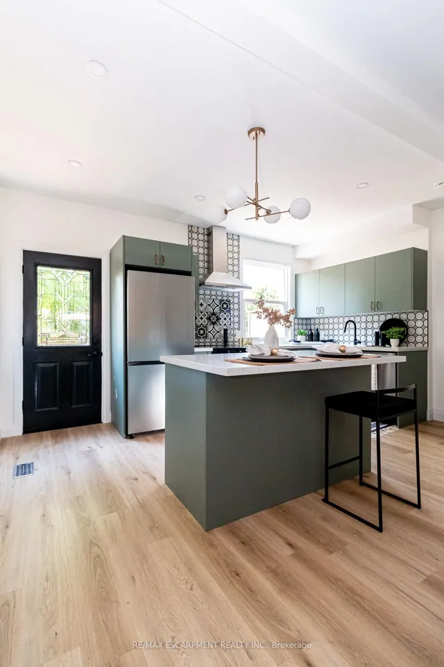 Additional image 19 of 30 Cedar Ave