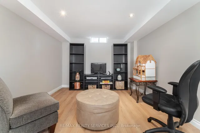 Additional image 39 of 41 Christie Dr