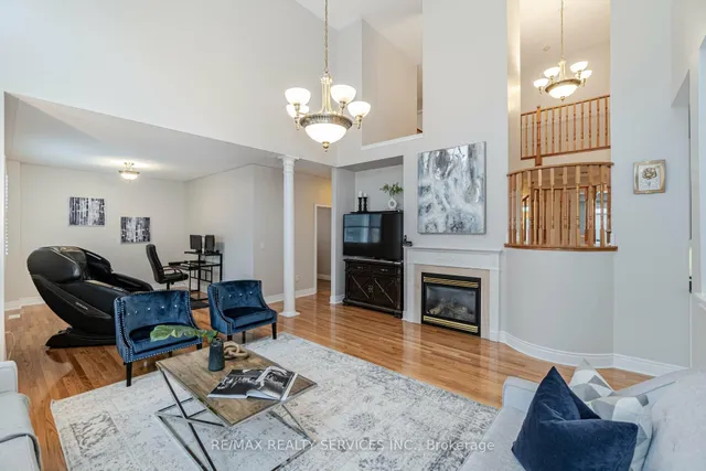 Additional image 18 of 32 Radial St