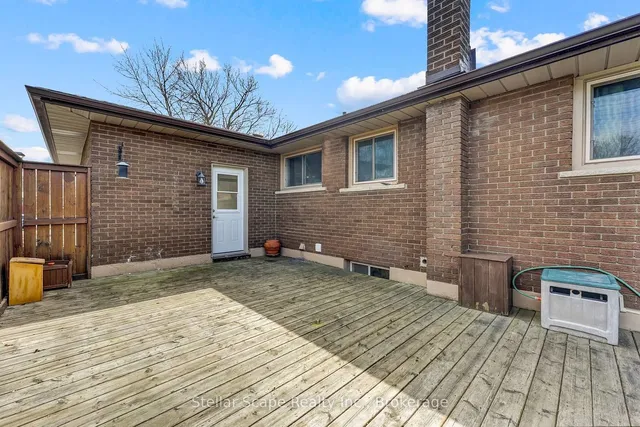 Additional image 34 of 42 Tupper Cres