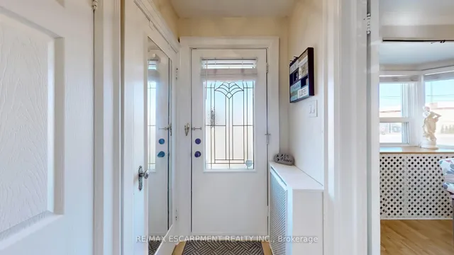 Additional image 4 of 527 Victoria Park Ave