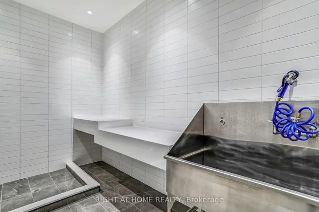 Additional image 28 of 31 Tippett Rd Unit 402