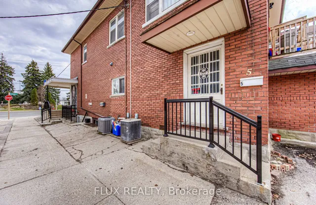 Additional image 12 of 744 Queen St