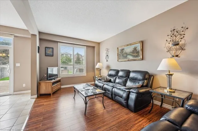 Additional image 29 of 519 Commonwealth Cres