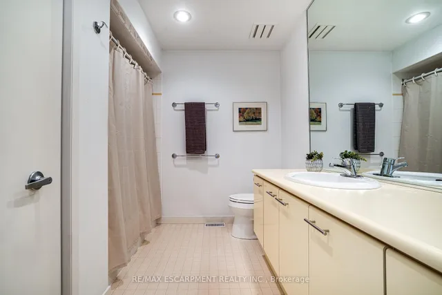 Additional image 38 of 65 Golfview Cres