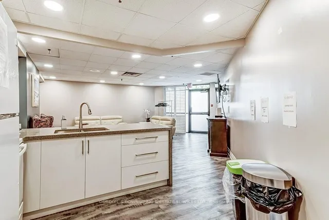 Additional image 28 of 95 La Rose Ave Unit 1008