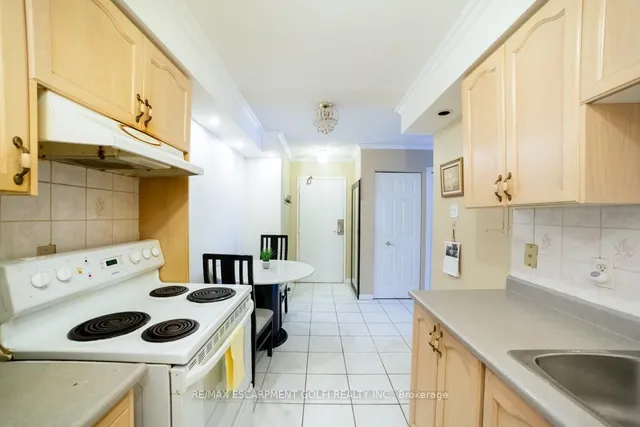 Additional image 11 of 30 Summit Ave Unit 501